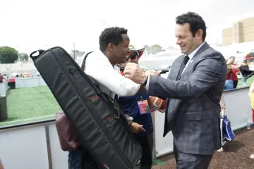 El equipo prepara la zona VIP antes de abrir puertas