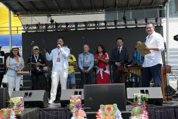 La tarima de Passport to Paterson y el acto de apertura