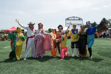 El público del festival: familias, amigos y camisetas de la selección