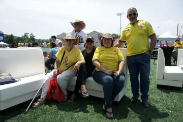 El público del festival: familias, amigos y camisetas de la selección