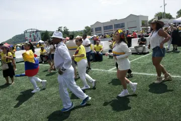 El público del festival: familias, amigos y camisetas de la selección