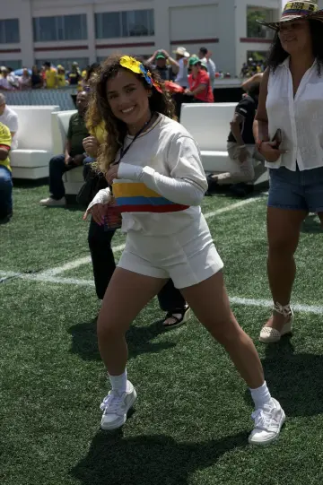 El público del festival: familias, amigos y camisetas de la selección