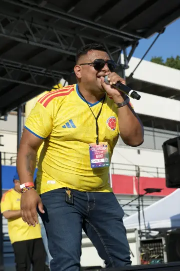 Música en vivo frente a la tarima